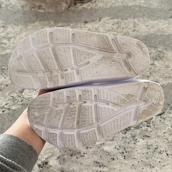 Fila Slides size 6 women’s - Picture 3 of 3